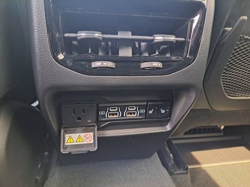 Used 2023 Jeep Grand Cherokee Overland AWD/4WD image 30