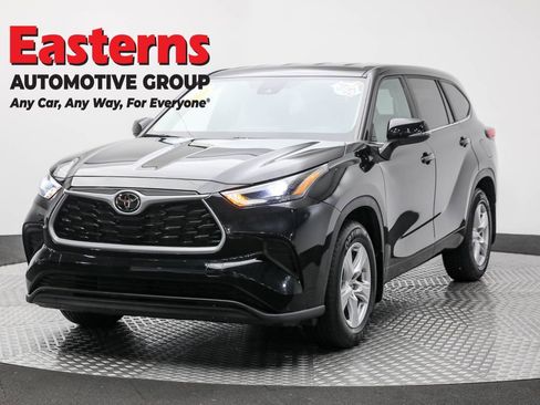 Used 2023 Toyota Highlander L image 1