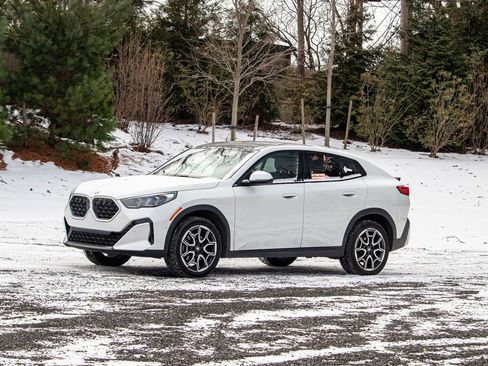 Used 2025 BMW X2 xDrive28i image 3