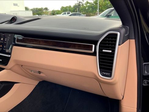 Used 2023 Porsche Cayenne S image 16