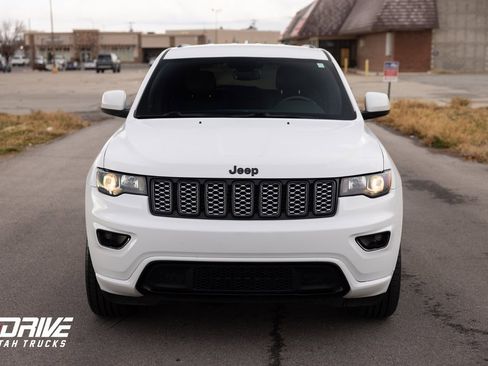 Used 2018 Jeep Grand Cherokee Altitude image 3