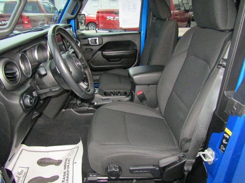 Used 2023 Jeep Wrangler Willys AWD/4WD image 14