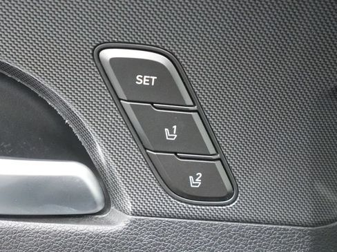 Used 2022 Hyundai Santa Fe Limited AWD/4WD image 17
