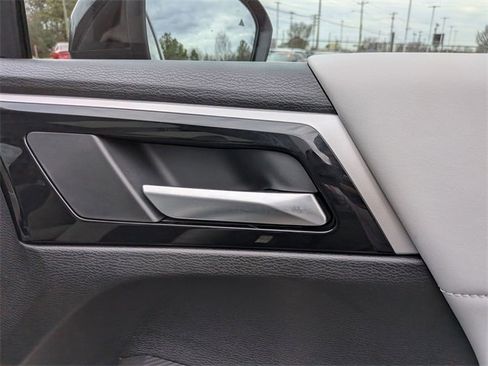 New 2025 Mitsubishi Outlander SE image 34