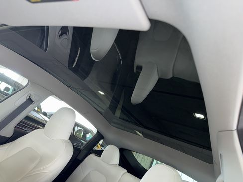 Used 2024 Tesla Model Y Long Range AWD/4WD image 32