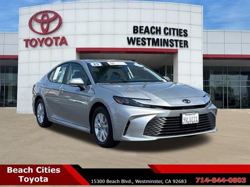 Used 2025 Toyota Camry LE w/ Convenience Package FWD image 2