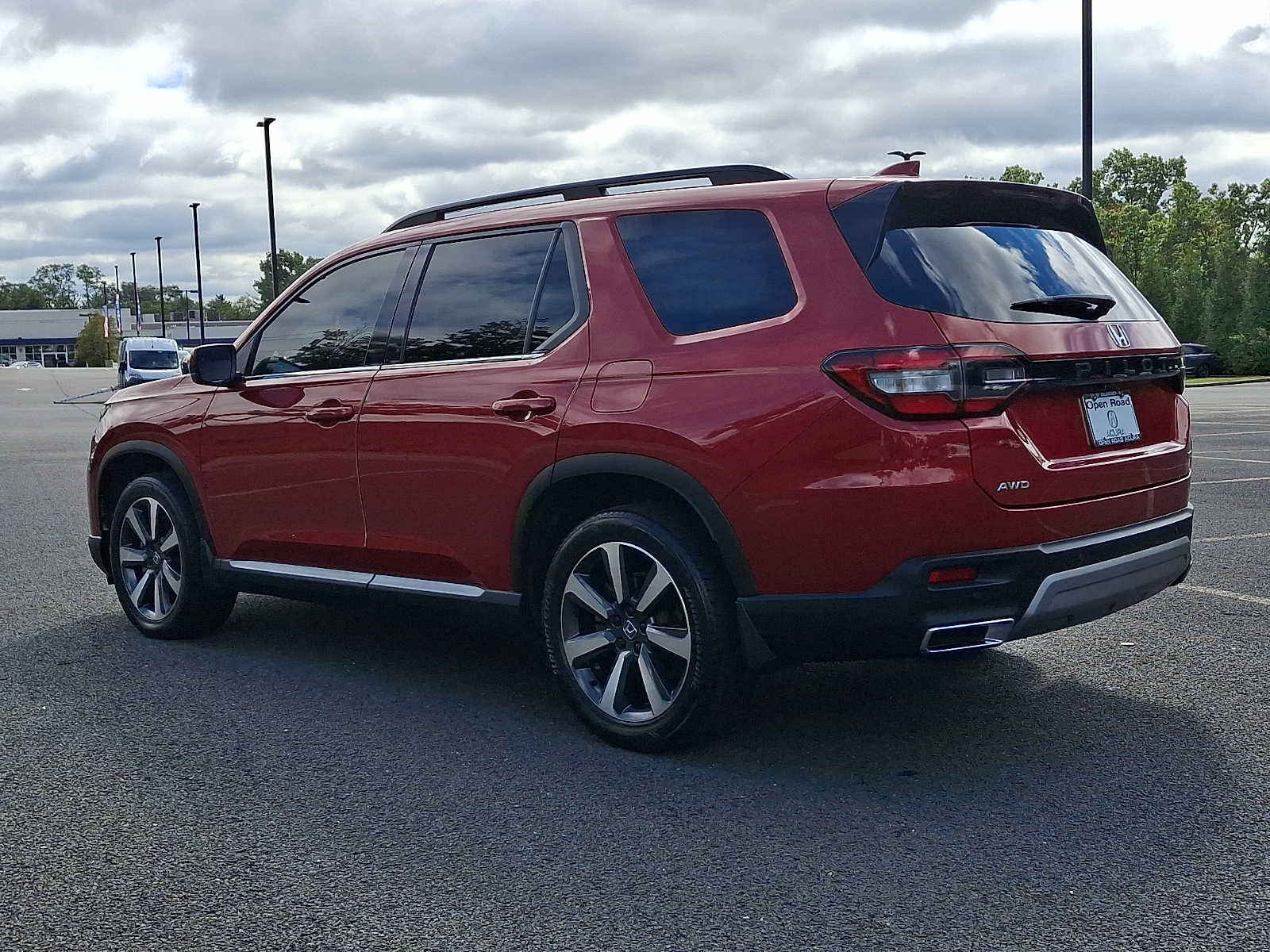 Used 2024 Honda Pilot Touring image 4