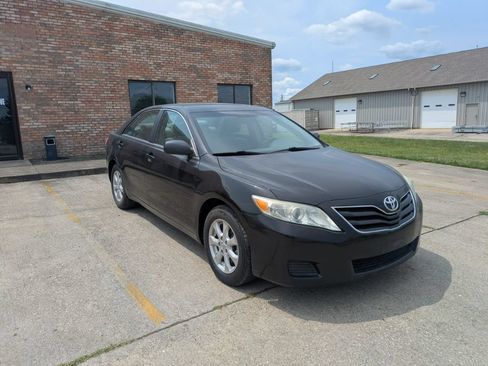 Used 2011 Toyota Camry LE w/ LE Extra-Value Pkg FWD image 3