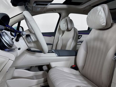 New 2026 Mercedes-Benz EQS 400 4MATIC SUV image 16