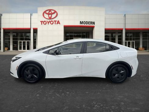 Certified 2025 Toyota Prius LE FWD image 7