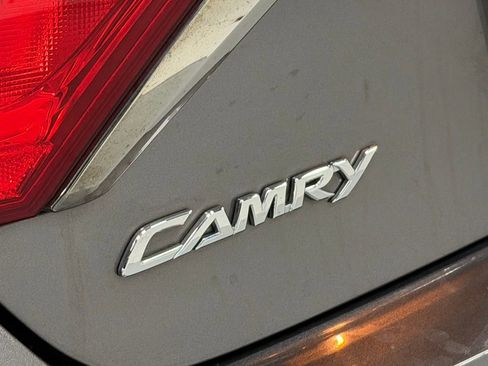 Used 2015 Toyota Camry SE image 7