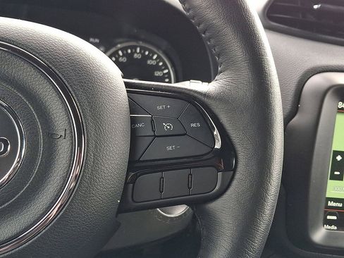 Certified 2022 Jeep Renegade Altitude w/ Convenience Group image 18