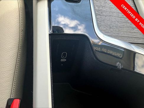 Certified 2023 Volvo XC90 B6 Plus image 32