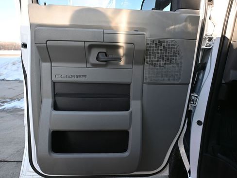 Used 2024 Ford E-350 and Econoline 350 Super Duty w/ Power Windows & Locks Group image 29
