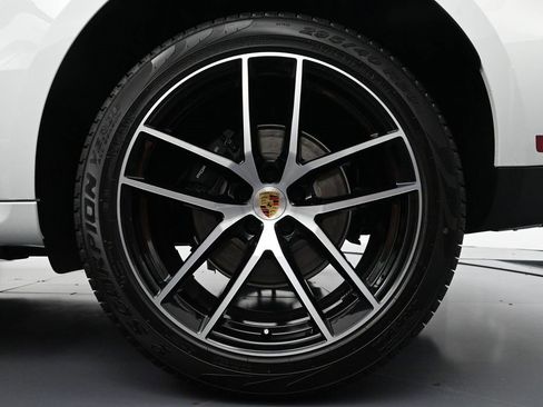 Used 2025 Porsche Macan image 23
