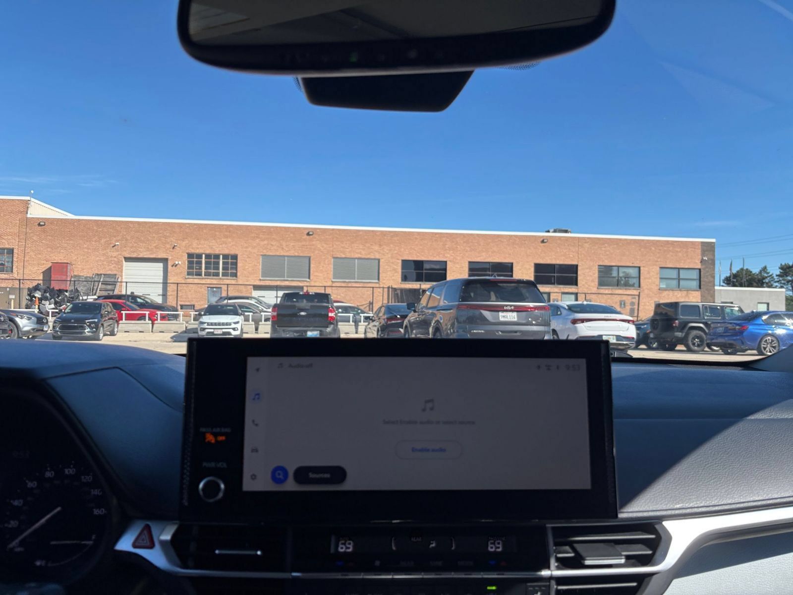 Used 2025 Toyota Sienna XLE FWD image 16