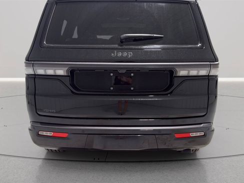Used 2026 Jeep Grand Wagoneer Limited AWD/4WD image 9