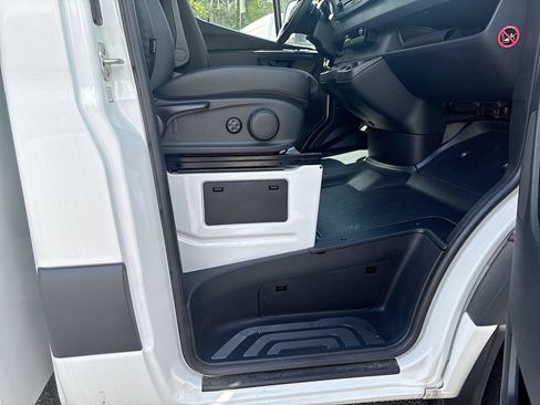 Used 2024 Mercedes-Benz Sprinter 3500 image 28