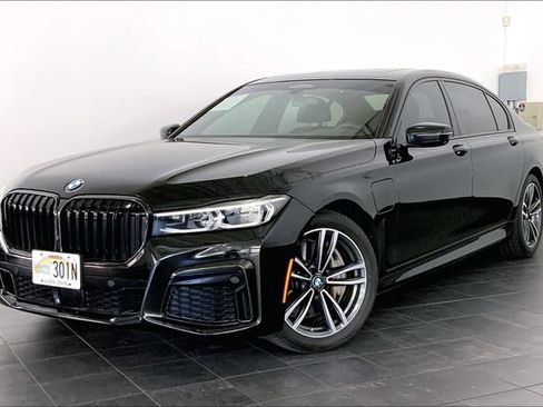 Used 2020 BMW 745e xDrive AWD/4WD image 1
