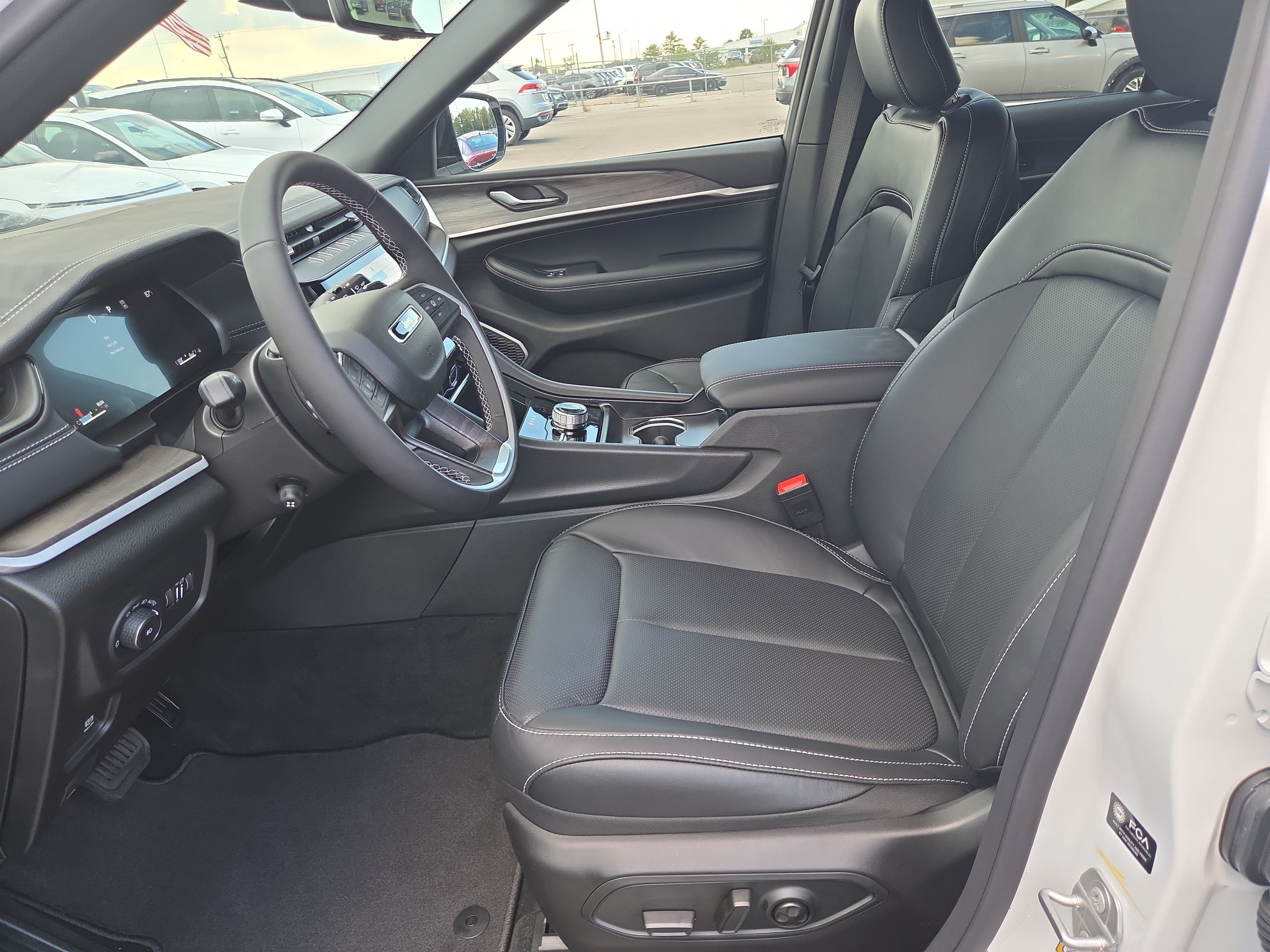 New 2027 Jeep Grand Cherokee Limited AWD/4WD image 4