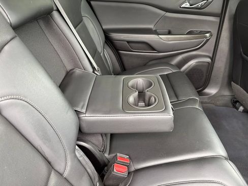 Used 2023 GMC Acadia SLT FWD image 44