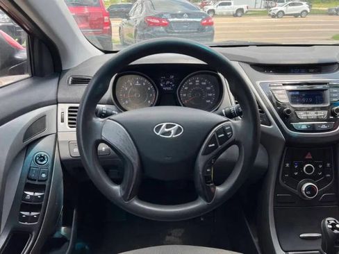 Used 2015 Hyundai Elantra SE image 18