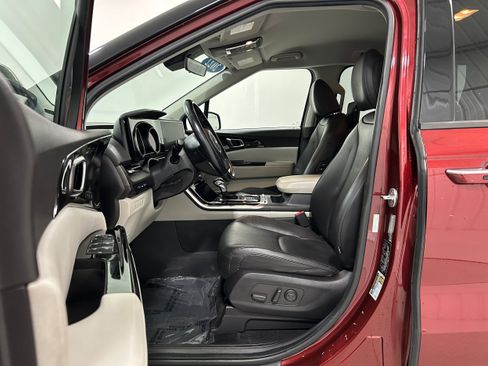 Used 2022 Kia Carnival SX FWD image 4
