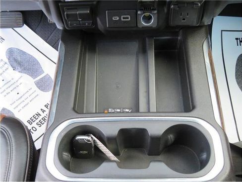 Used 2019 Chevrolet Silverado 1500 High Country w/ High Country Premium Package image 31