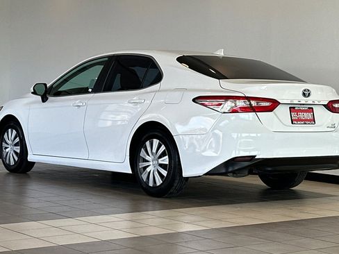 Certified 2019 Toyota Camry LE image 6