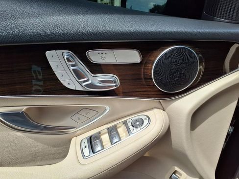 Used 2022 Mercedes-Benz GLC 300 image 27