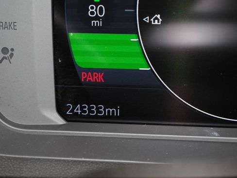 Used 2023 Chevrolet Bolt EUV LT w/ Convenience Package image 15