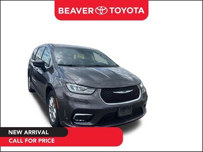 Used 2023 Chrysler Pacifica Touring-L