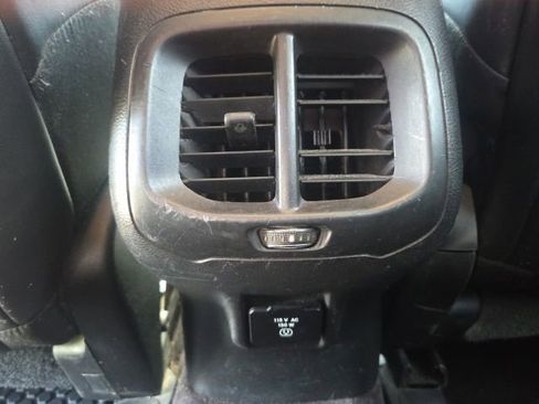Used 2017 Jeep Cherokee Trailhawk AWD/4WD image 20