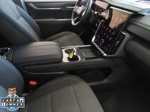 Used 2025 GMC Acadia Elevation image 27