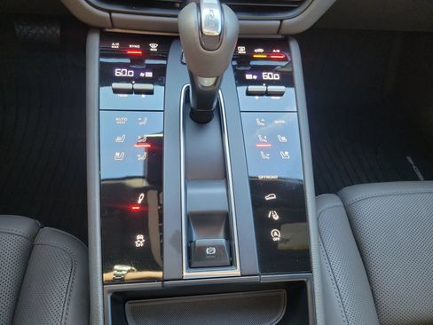 Used 2023 Porsche Macan S AWD/4WD image 35