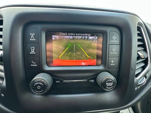 Used 2018 Jeep Compass Sport image 21