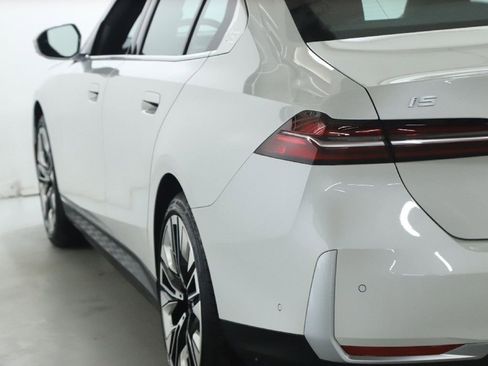 Used 2025 BMW i5 xDrive40 w/ Premium Package image 42