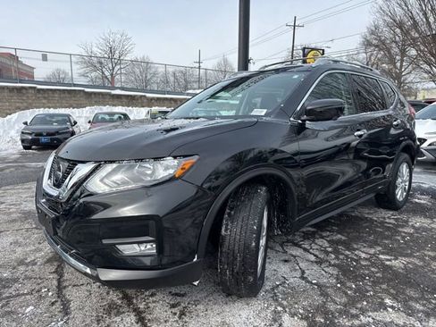 Used 2017 Nissan Rogue SV w/ Sun & Sound Touring Package image 3