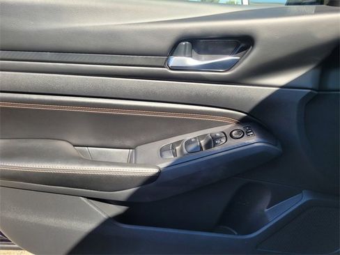 Used 2022 Nissan Altima 2.5 SR image 11