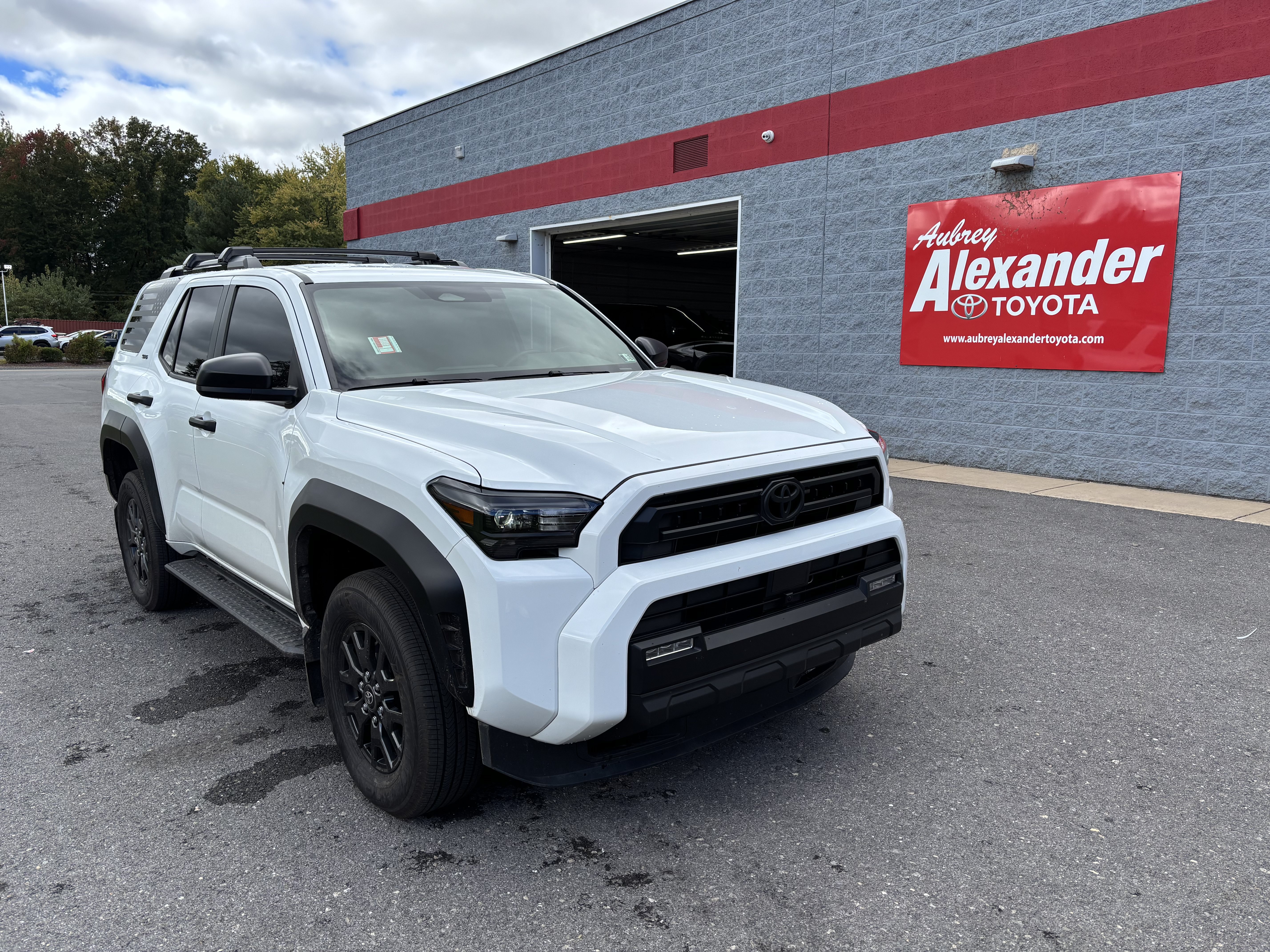 Used 2025 Toyota 4Runner SR5 AWD/4WD image 1