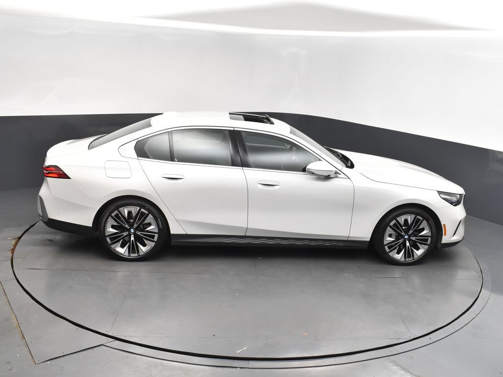 Used 2024 BMW 530i xDrive AWD/4WD image 35