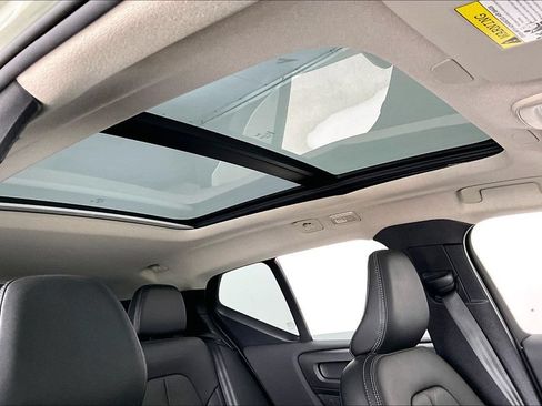 Certified 2025 Volvo XC40 B5 Plus AWD/4WD image 22