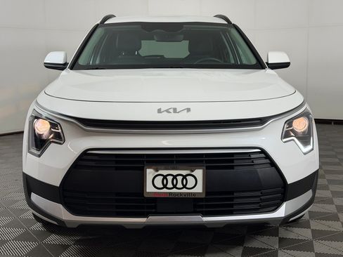 Used 2024 Kia Niro EX w/ EX Cold Weather Package FWD image 6
