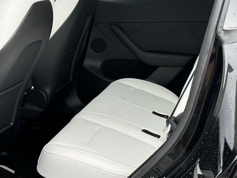 Used 2025 Tesla Model Y Performance image 7