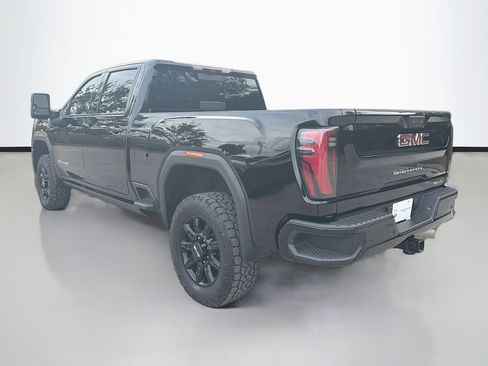 Used 2025 GMC Sierra 2500 AT4 w/ AT4 Premium Plus Package image 3