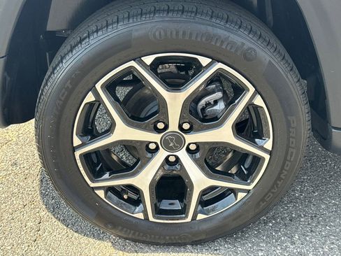 Used 2025 Jeep Compass Limited image 17