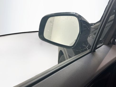 Used 2025 Kia Carnival FWD image 16