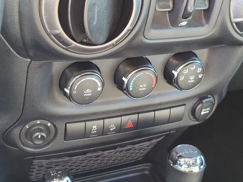 Used 2018 Jeep Wrangler Unlimited Sport S image 11