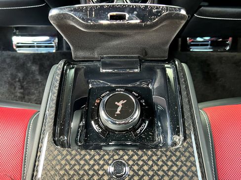 Used 2022 Rolls-Royce Cullinan Black Badge image 52