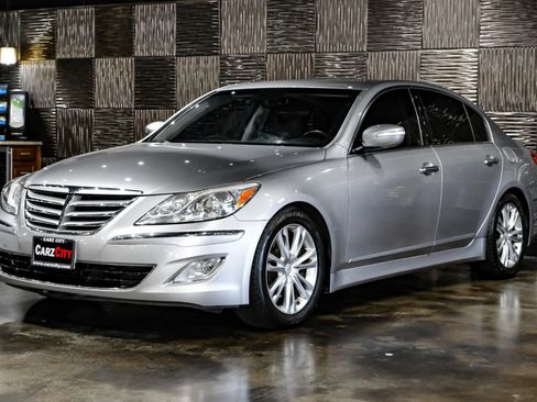 Used 2013 Hyundai Genesis 3.8 w/ Premium Pkg RWD image 7